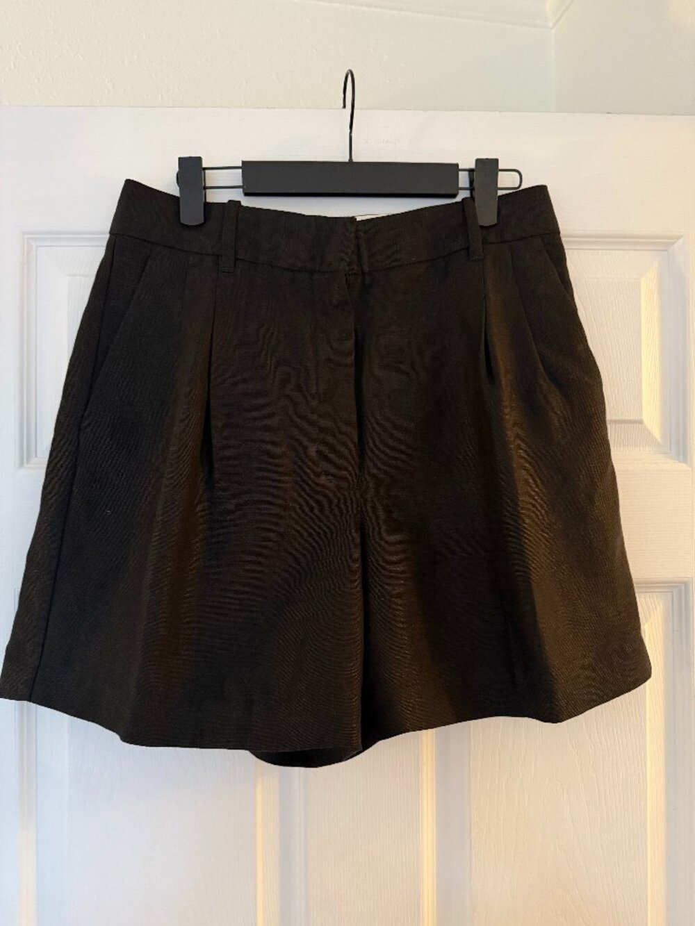 Wilfred Black High-Rise Pleated Tailored Shorts — Size 10